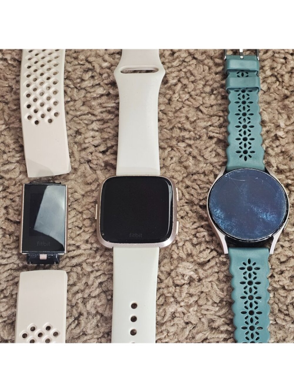 READ Lot of 5 Fitbit Watches & Samsung Watch + 29 Bands and Chargers Untested - Picture 6 of 12